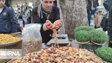 واکسیناسیون عمومی رونق را به بازار آجیل و شیرینی شب عید بازگرداند